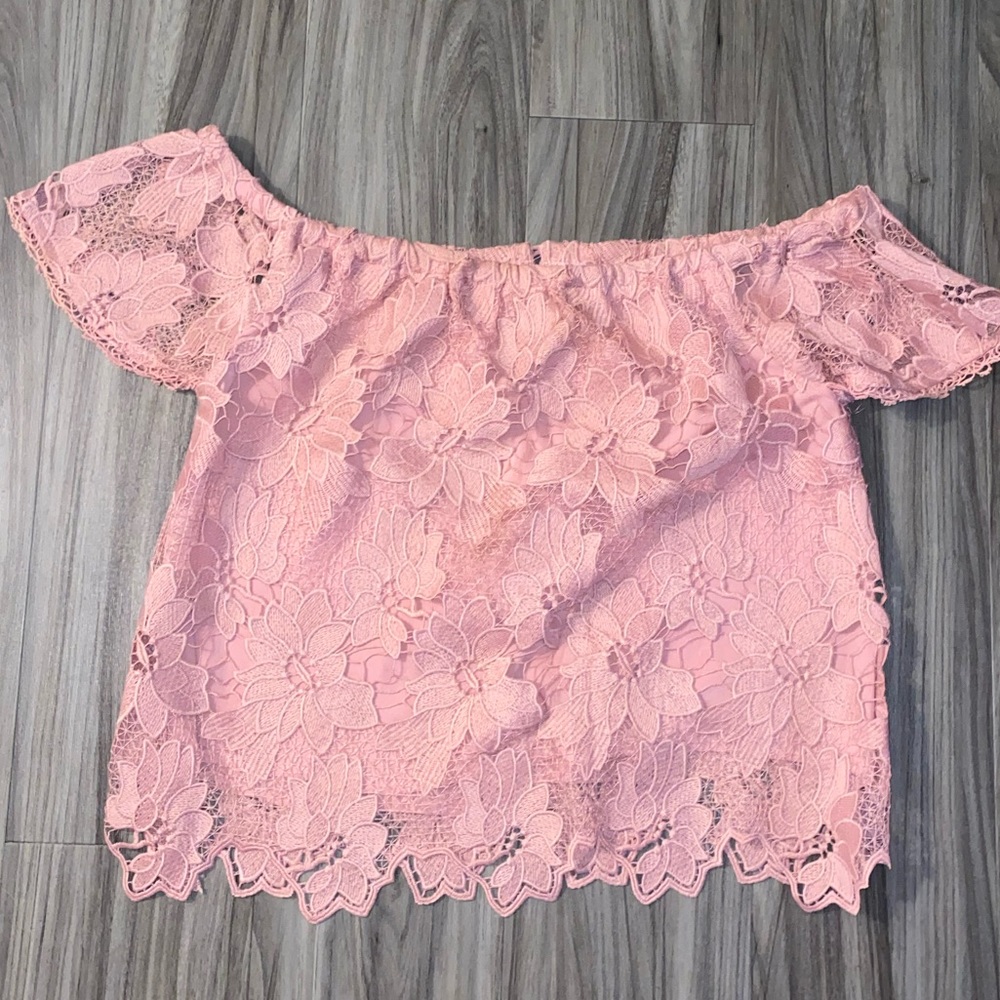 Off-Shoulder Floral Lace Button Back Detail Top – Going Out Vacation